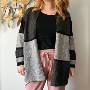 ALIA PETITES Black and Grey Color Block Knit Cardigan